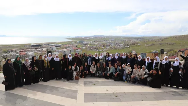 Tuşba Belediyesi'nden kadınlarla dengbêj etkinliği