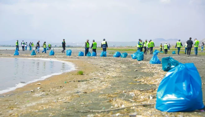İpekyolu’ndan Van Gölü için ekolojik seferberlik: 12 ton çöp toplandı