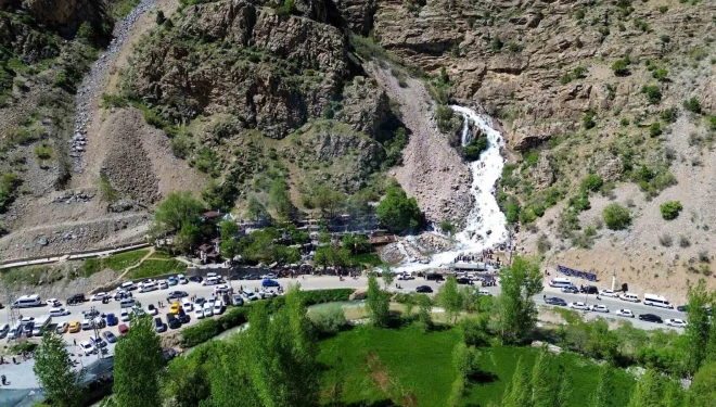 Kanispi Şelalesi bayramda ziyaretçi akınına uğradı