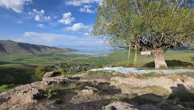 Van’ın koyları ve göl manzaralı mesire alanları doğaseverleri büyülüyor
