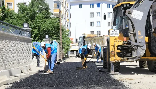 İpekyolu’nda yol yapım çalışmaları aralıksız sürüyor