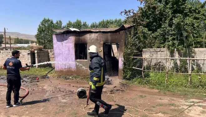 Van’ın Tuşba ilçesinde odunluk yangını