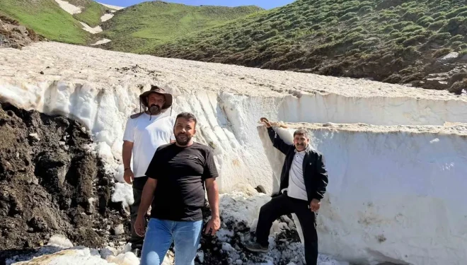 Berivanlar için karla mücadele: 3 bin 300 rakımlı mezra yolunda zorlu mesai