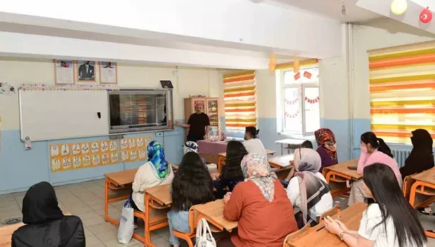 Halk Eğitim Merkezi kurslarında hijyen eğitimi verildi
