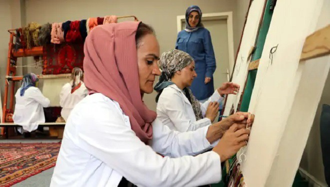 3 ilin halı ve kilimleri, 'İlmek İlmek Anadolu' projesi ile yaşatılıyor