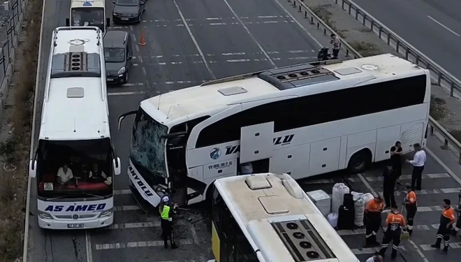 Van otobüsünün kaza anı kameralara yansıdı (VİDEO)
