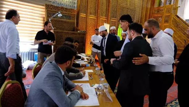 Van Ulu Cami’de ezanların güzel sesi yankılandı
