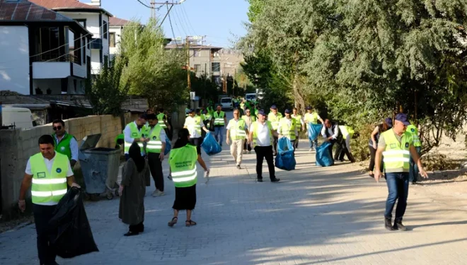 İpekyolu'nda temizlik kampanyası mahalle sakinlerinin katılımıyla sürüyor