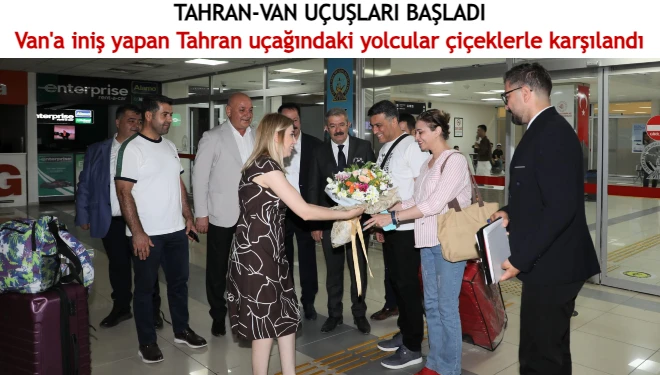 Van'a iniş yapan Tahran uçağındaki yolcular çiçeklerle karşılandı