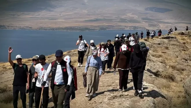 Doğaseverler İncekaya (Por) kraterinde buluştu