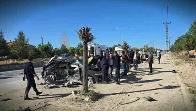 Van’da otomobil ile kamyonet çarpıştı: 5 yaralı