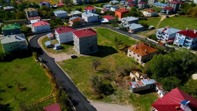 Tuşba’da asfalt çalışmaları sürüyor: Hedef 40 bin ton