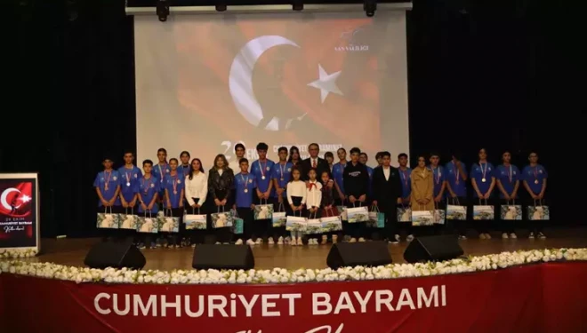 Van’da 29 Ekim Cumhuriyet Bayramı coşkusu