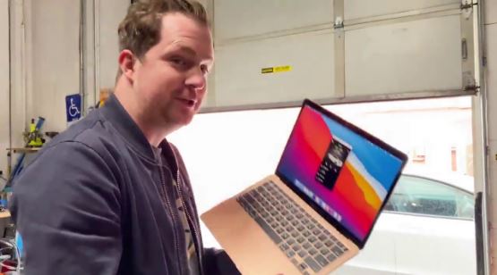 MacBook'tan Tesla Anahtarı Yapan Youtuber