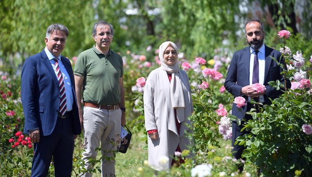 Rektör Şevli 'Gül Bahçesi'ni gezdi (VİDEO)