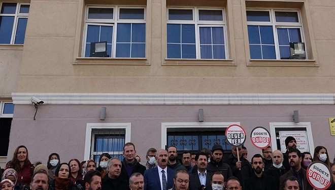 Van'da öğretmene şiddet protesto edildi!