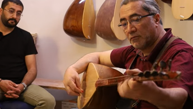 43 yıllık bağlama ustası: "Seri üretim sanatkarlığı öldürüyor"