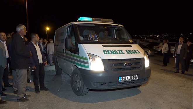 Evinde ölü bulunan TRT Van muhabiri Behçet Özen defnedildi