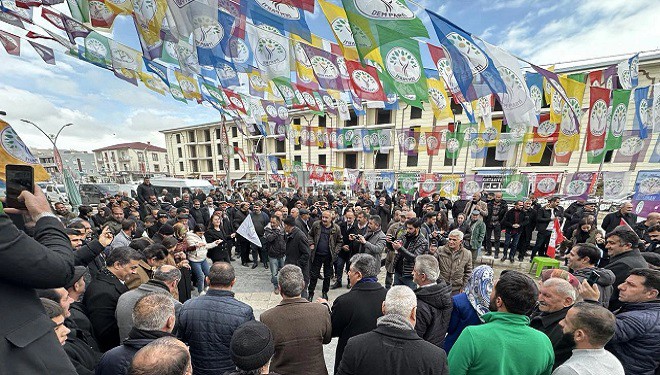 Dem Parti Gürpınar ve Gevaş seçim bürolarını halaylarla açtı (VİDEO)