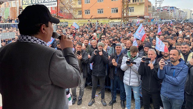 Van Büyükşehir Belediye Başkan adayı İdris Ahi'nin mitingine binlerce kişi katıldı