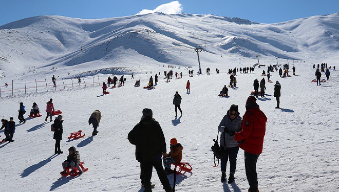 Abalı Kayak Merkezi kayakseverlerin akınına uğradı