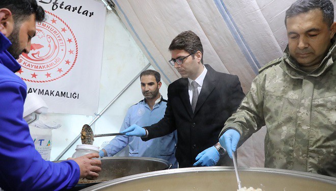 Erciş’te iftar çadırına yoğun ilgi