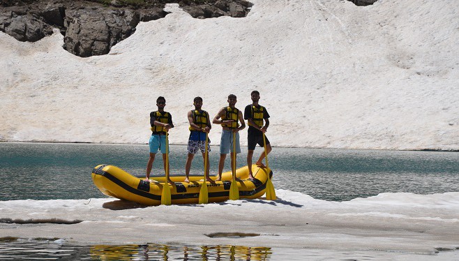 Beytüşşebap'ta karda rafting antrenmanı