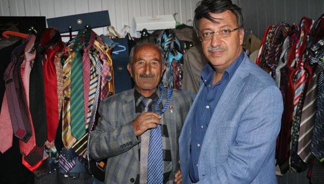 Van'da 64 yılda yaklaşık 2 bin kravat biriktirdi