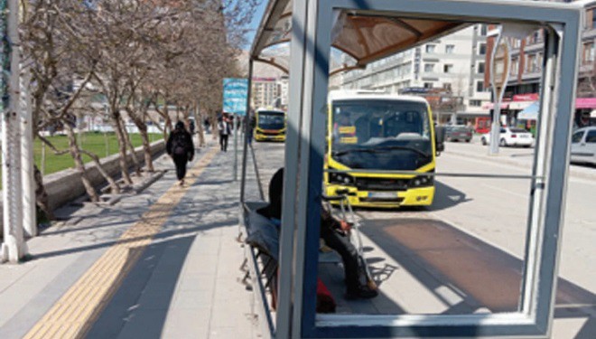 Van'da otobüs durakları bakım onarım bekliyor