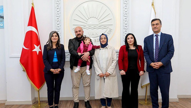 Sena bebeğin ailesinden Van Büyükşehir Belediyesi Eşbaşkanlarına teşekkür ziyareti