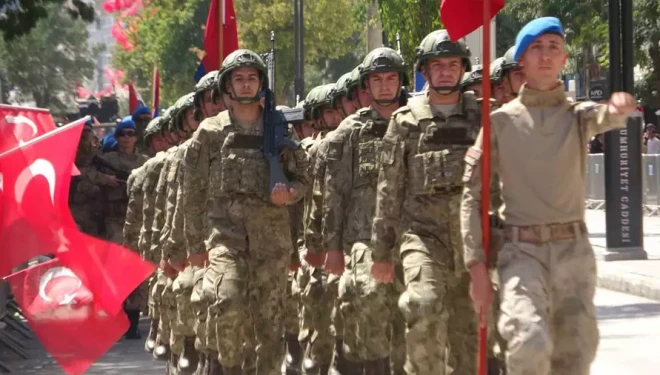 Van'da 30 Ağustos Zafer Bayramı'nın 103. yıldönümü törenle kutlandı