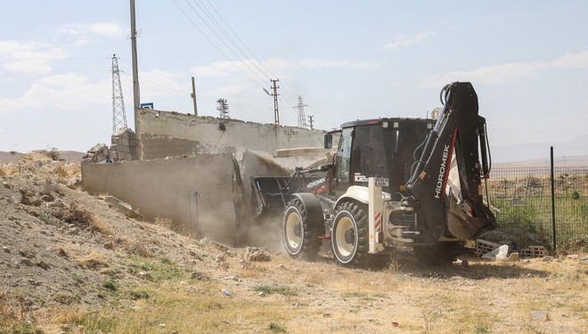 Elmalık yolunda 20 metre genişliğinde 11 kilometre yol yapılıyor