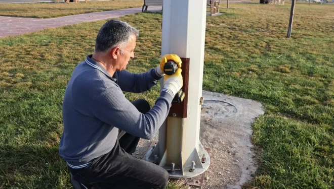 Parklardaki Aydınlatma Sistemi Onarıldı
