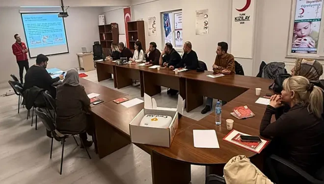 Kızılay personeline sertifikalı ilk yardım eğitimi verildi