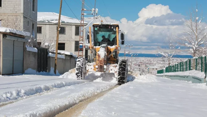 İpekyolu'nda kar temizleme çalışmaları sürüyor