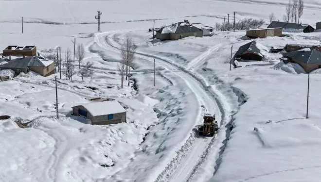 Van’da kardan dolayı kapanan 390 yoldan 355’i açıldı