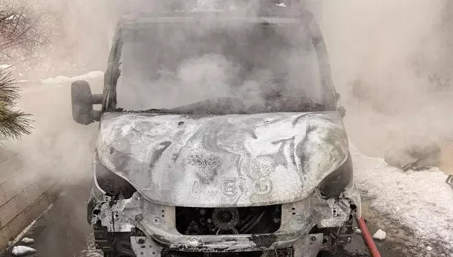 Van’da park halindeki kamyonet yandı