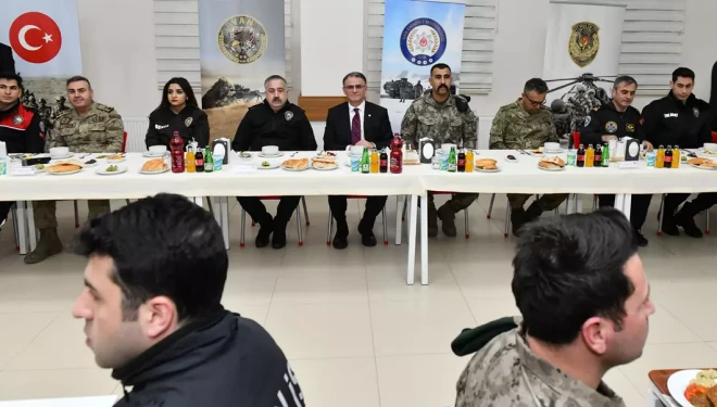 Vali Ozan Balcı, Emniyet Personeliyle İftarda Buluştu