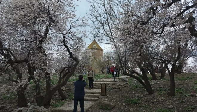 Akdamar Adası’nda 23 Nisan yoğunluğu