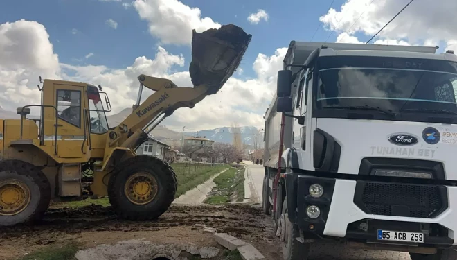 Erçek’te 870 kamyon hayvan gübresi toplandı