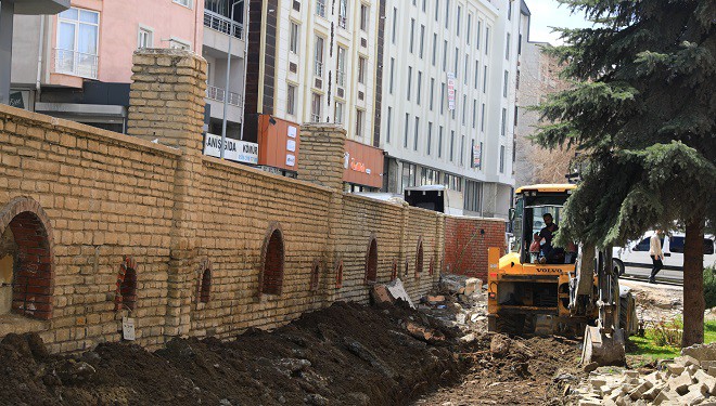 İpekyolu’nda yol açma ve genişletme çalışmaları sürüyor