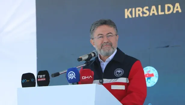 Bakan Yumaklı Van'da konuştu: Hem sürülerimizi artırmak hem de kaliteli üretim yapmak istiyoruz