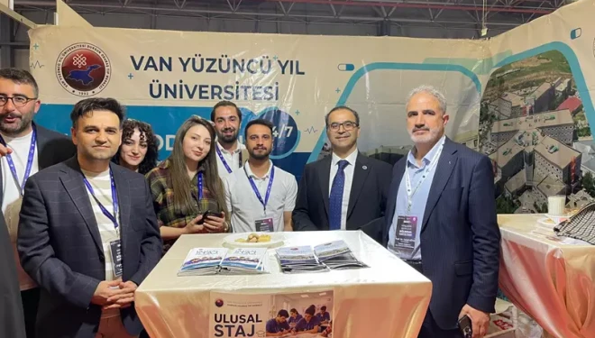 Prof. Dr. Karaman, Doğu Anadolu Kariyer Fuarı Standını ziyaret etti