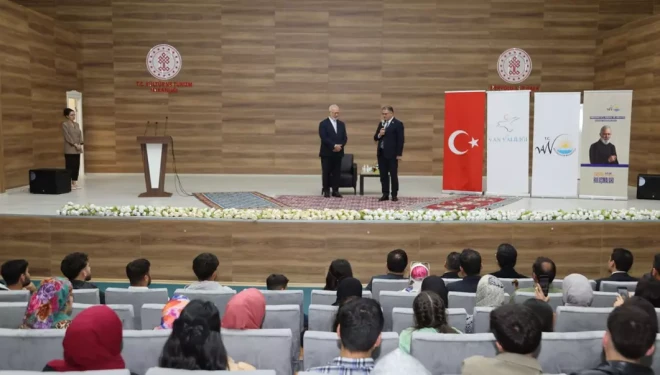 Yenişehirlioğlu, Van'da gençlerle bir araya geldi