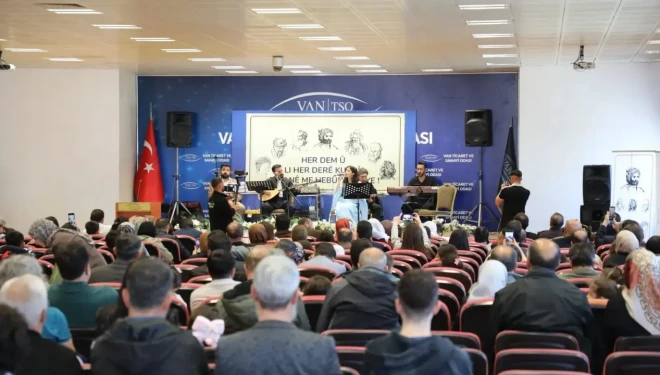 Van’da Kürtçe şiir heyecanı: 7 ilden 151 çocuk yarıştı