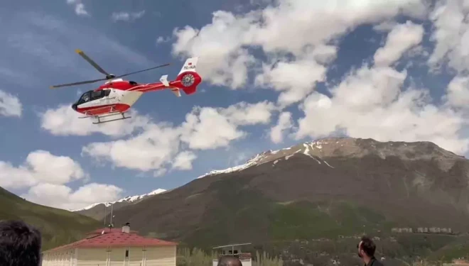 Helikopter ambulans, 78 yaşındaki hastayı Van’a sevk etti