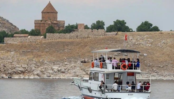 ABD ve İsrail'in İran'a saldırıları Van turizmini etkiledi