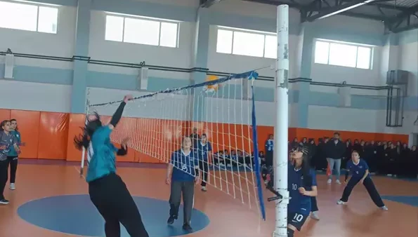 Özalp’te Liseler Arası Voleybol Turnuvası düzenlendi