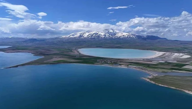 Van Gölü ve Arin Gölü aynı kadrajda görüntülendi