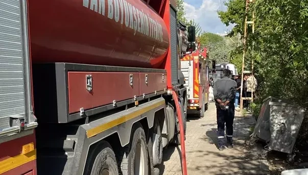 Van’da ev ve samanlık yangını